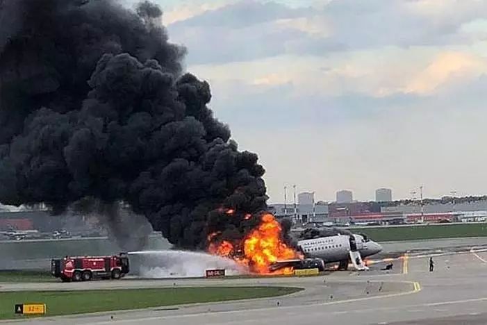 积极建立航空器真火实训系统，开展真火实战培训，有效提高民航消防应急救援能力